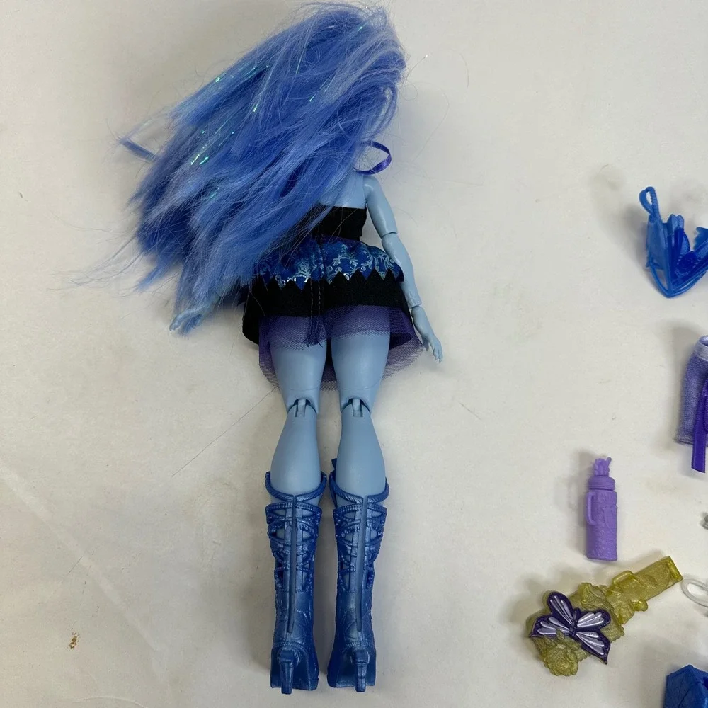 Monster High Skulltimate Secrets Abbey Bominable G3 Doll & Coffin Locker Set